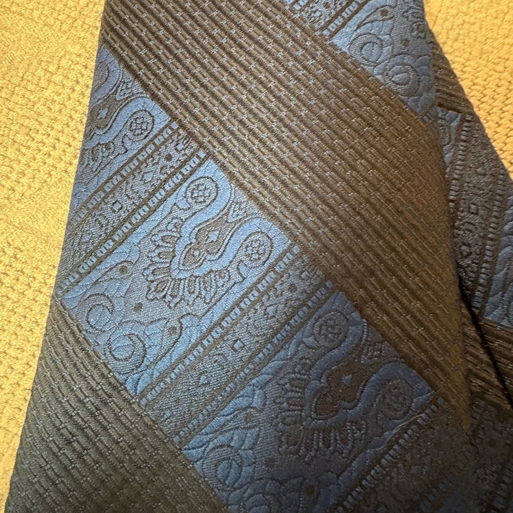 Stunning Blue Patterned Men's Lilly Dache’ Tie - Picture 4 of 11